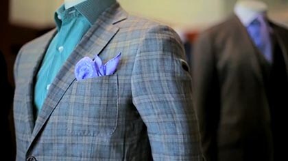 Soluciones de personalización para esta empresa de prendas para hombre a la medida.