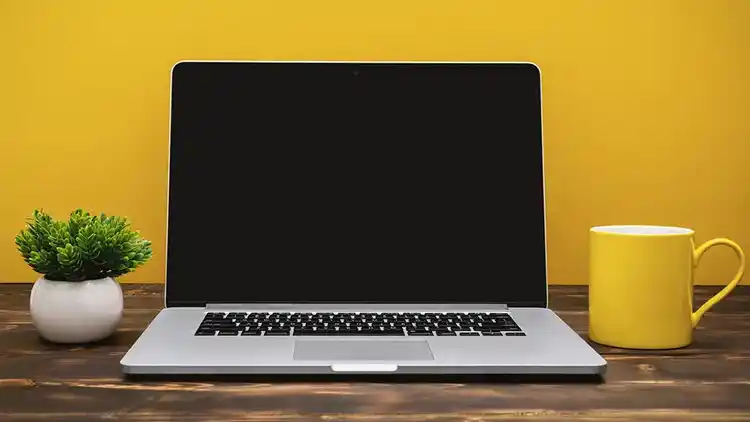 Laptop op een bureau